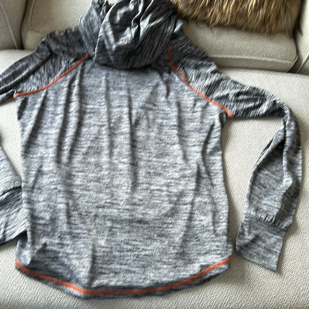 New pullover
Lightweight - Picture 3 of 3